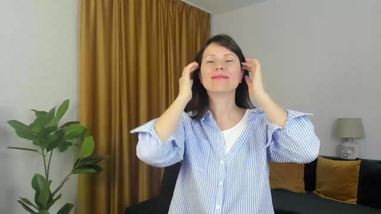 Model - Nicole Rivas Hot