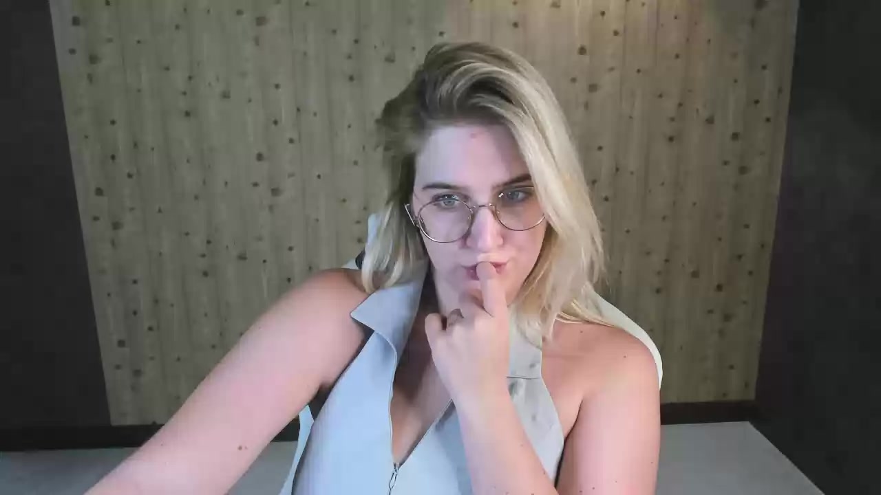 Model - Luna striptease