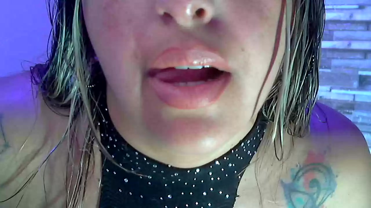 Model - HELLEN Latina