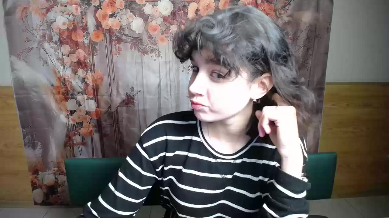 Model - LettyCurly sexy