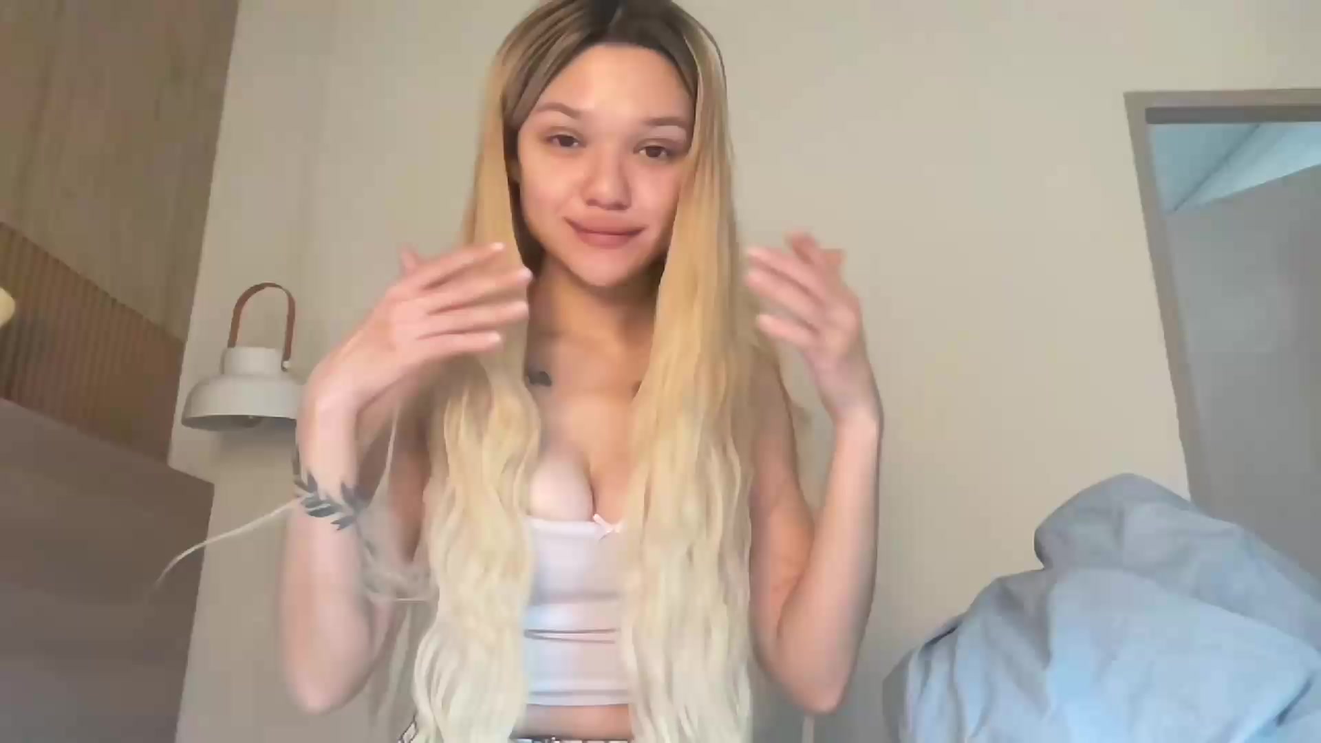 Model - Mary Kitty joi