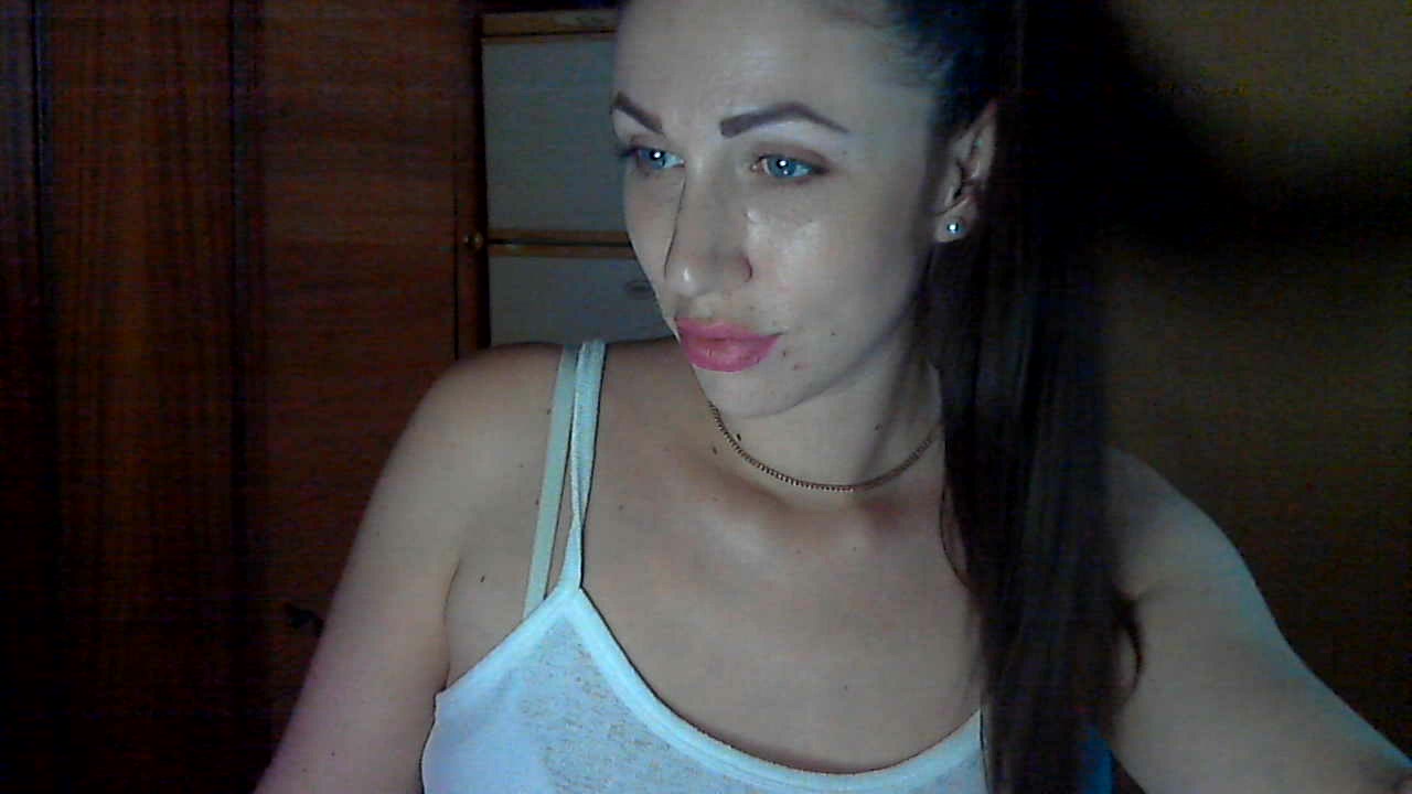 Model - AnnaLee striptease