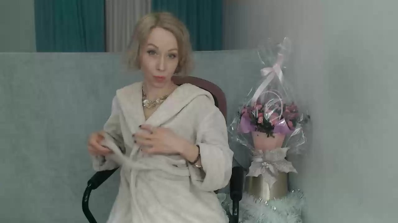 Model - LuxuryKiss anal