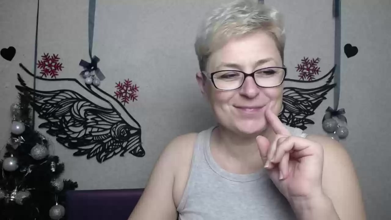 Model - EmiliaGree bigtits