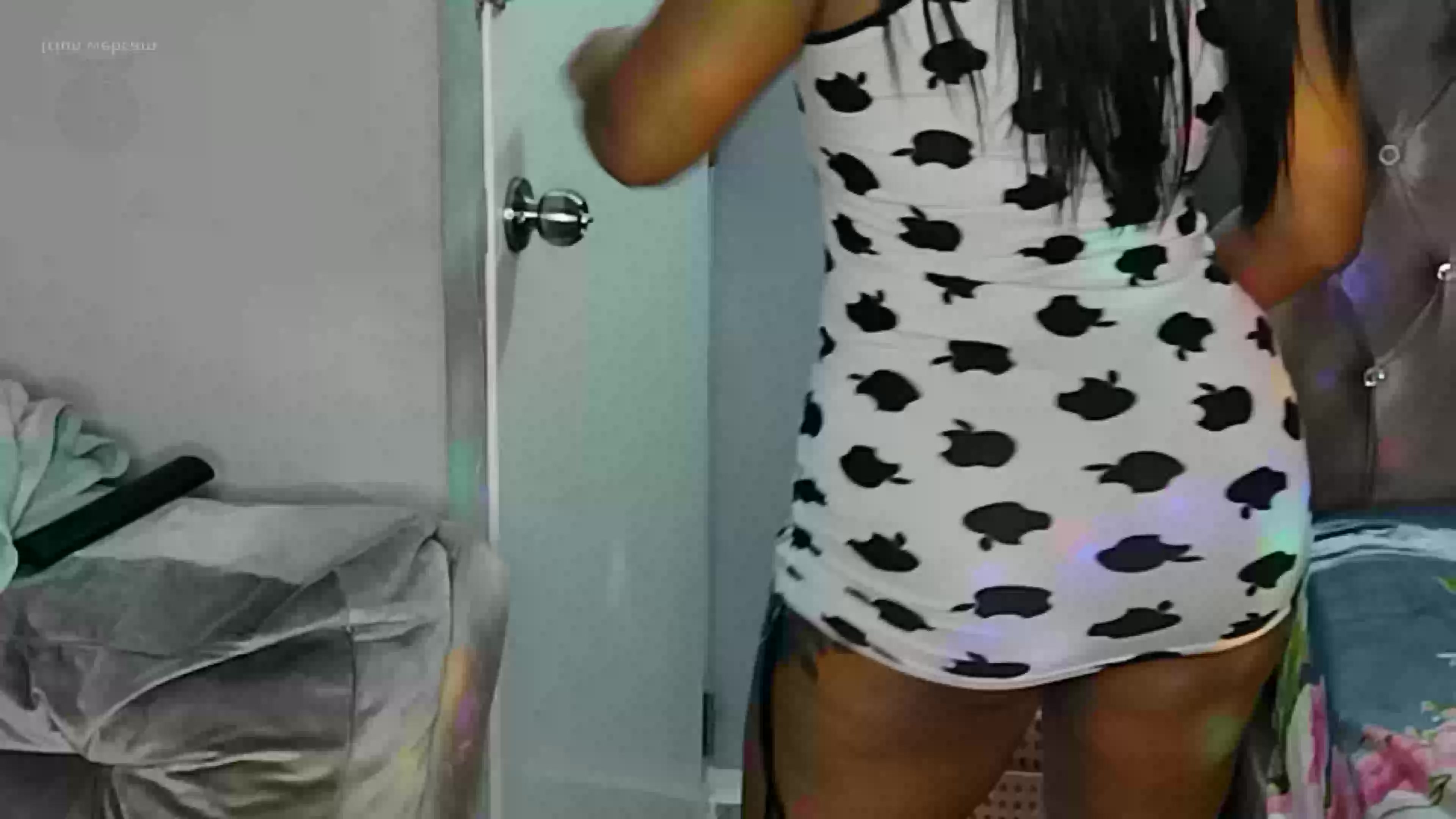 Model - ISISHOT Latina