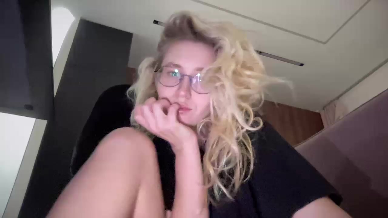 Model - Junie Moon dirtytalk