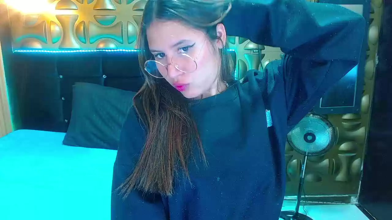 Model - Tini deepthroat