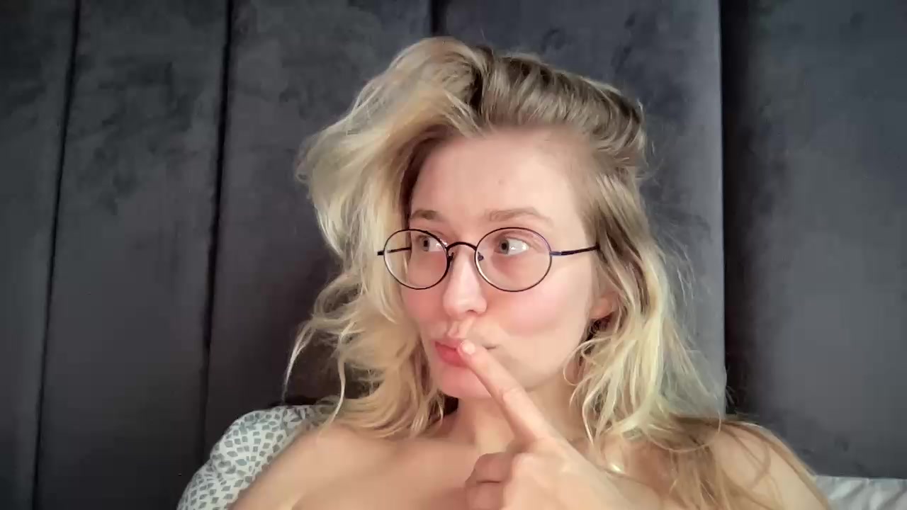 Model - Junie Moon dirtytalk