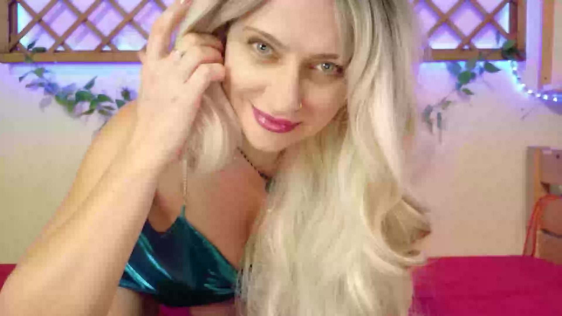 Model - Amina striptease