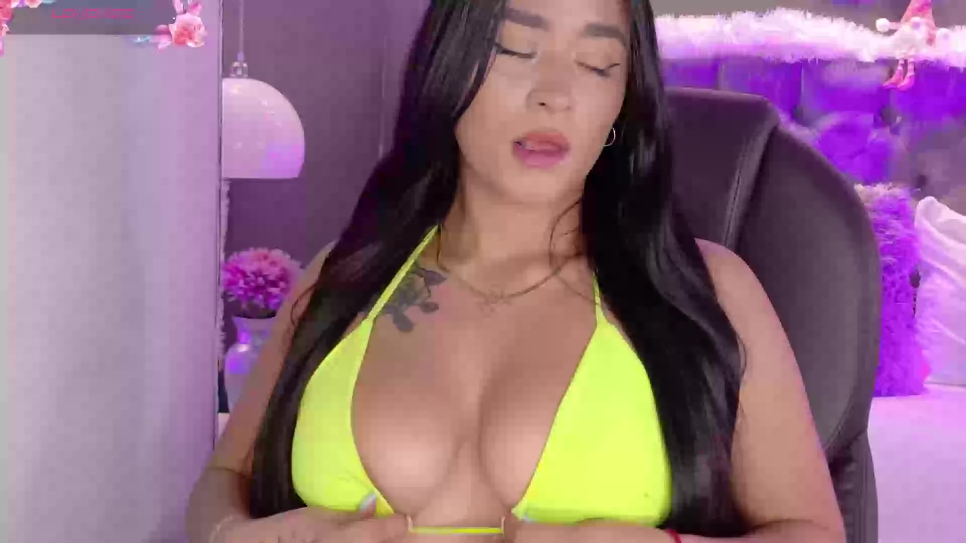 Model - Lexxiee Haze latina