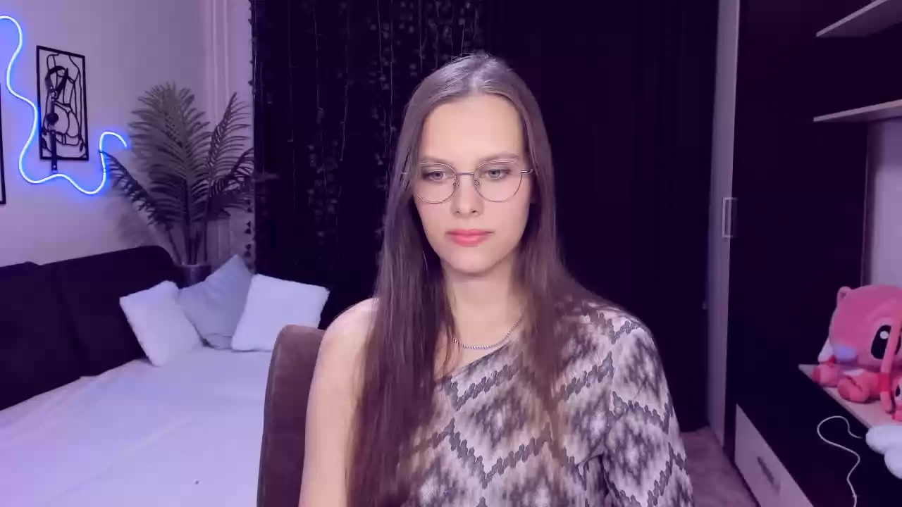 Model - AyumiNevill striptease