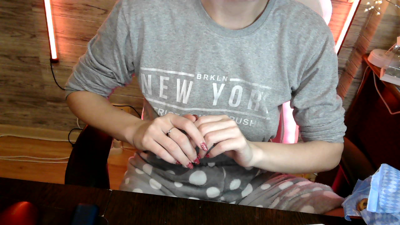 Model - Loraxlux striptease