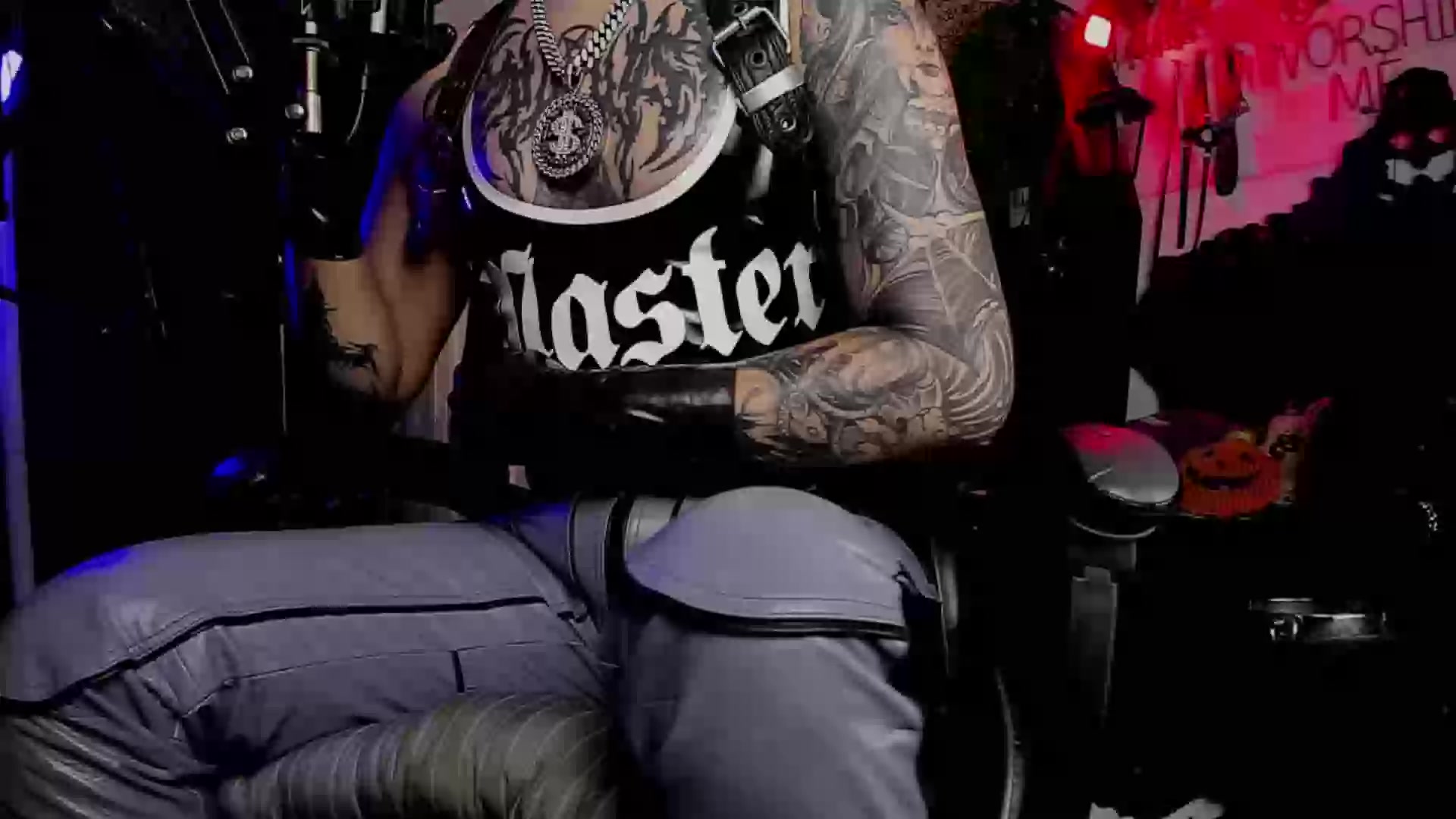 Model - Master Allan Hurts domination