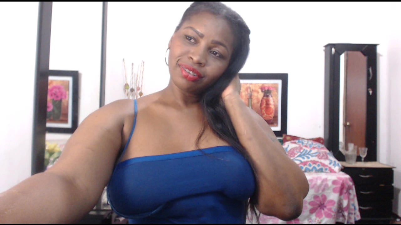 Model - Ashleypumper black