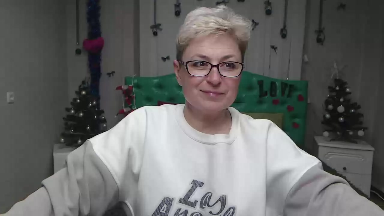 Model - EmiliaGree bigtits