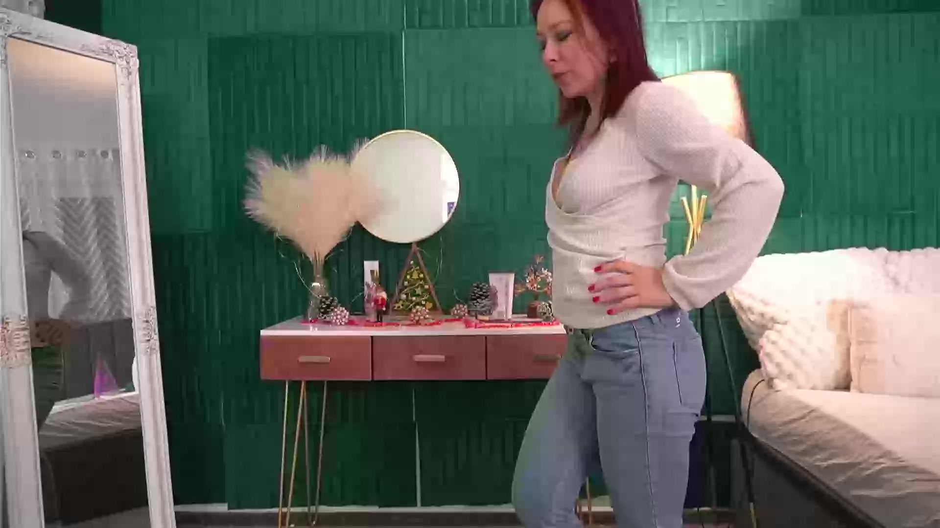 Model - Hailey Moon cei