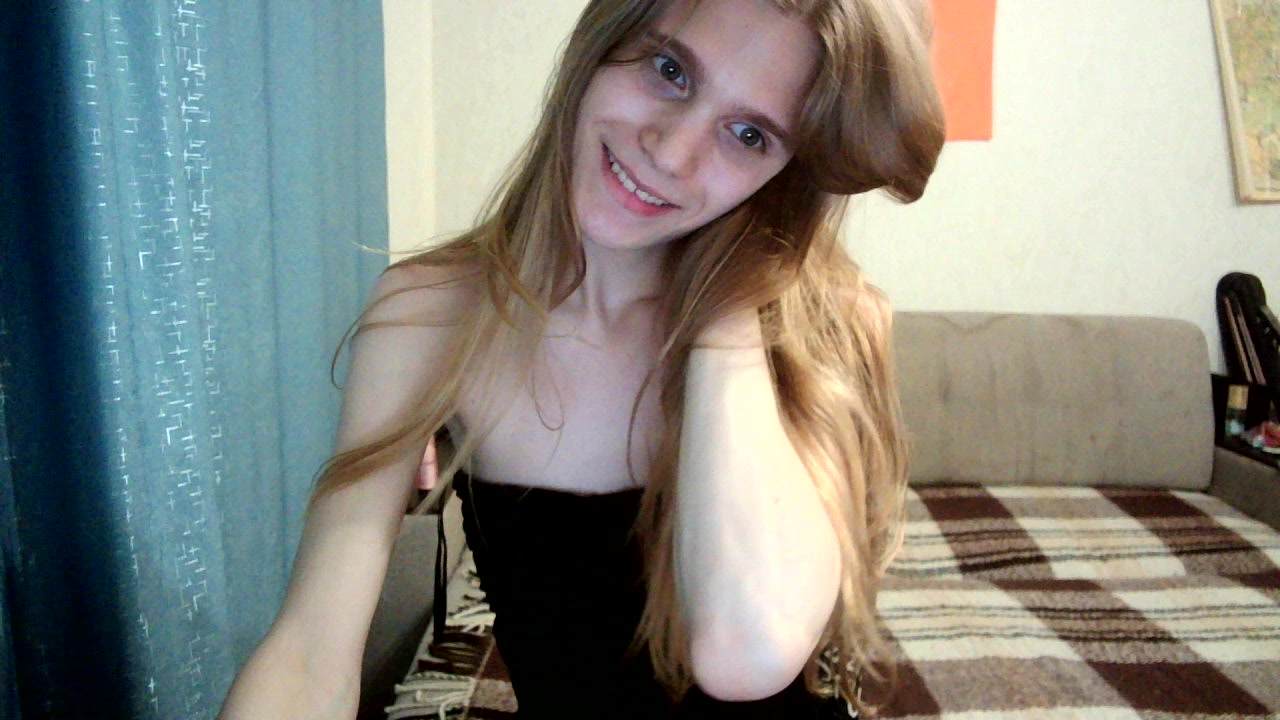 Model - CuteQIntersex striptease