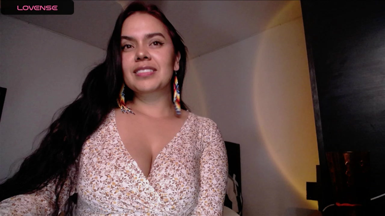 Model - 305lloven petite