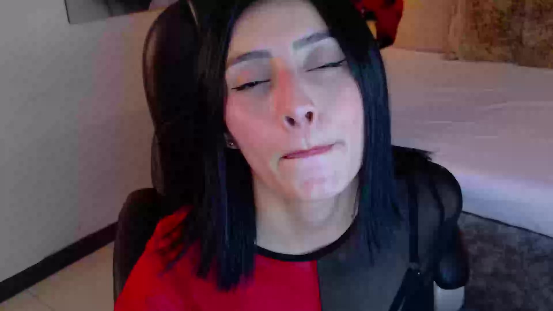 Model - Zara Gold curvy