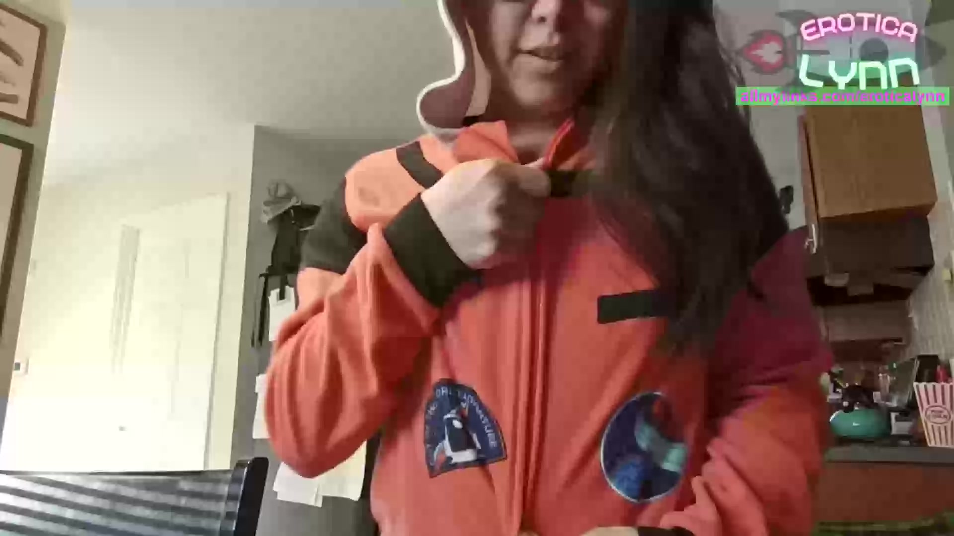 Model - Erotica Lynn sexy