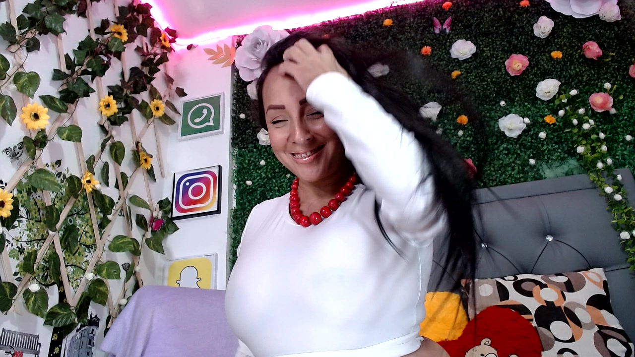 Model - perla sharid blowjob