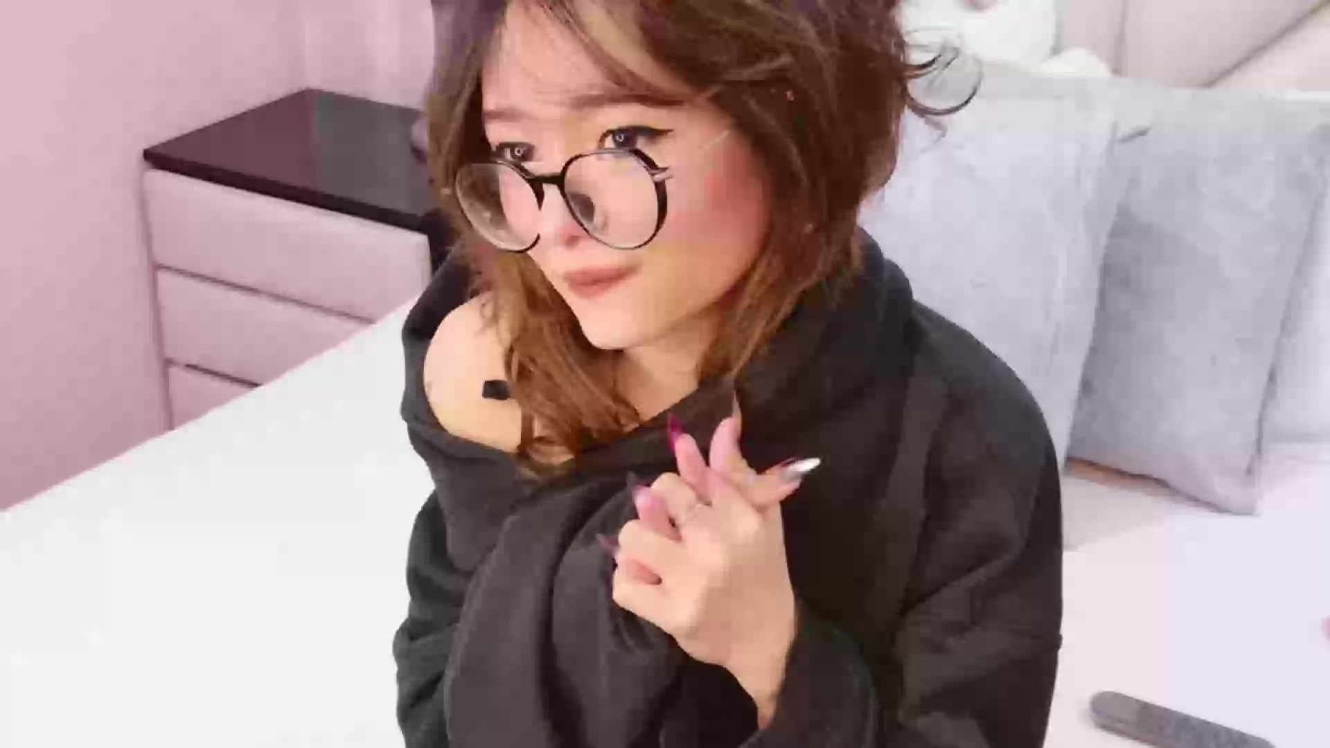 Model - VenusOlympus blowjob