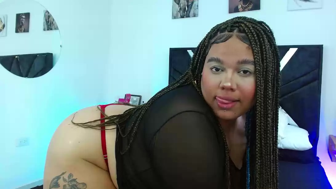 Model - Alahia Frequency bigtits