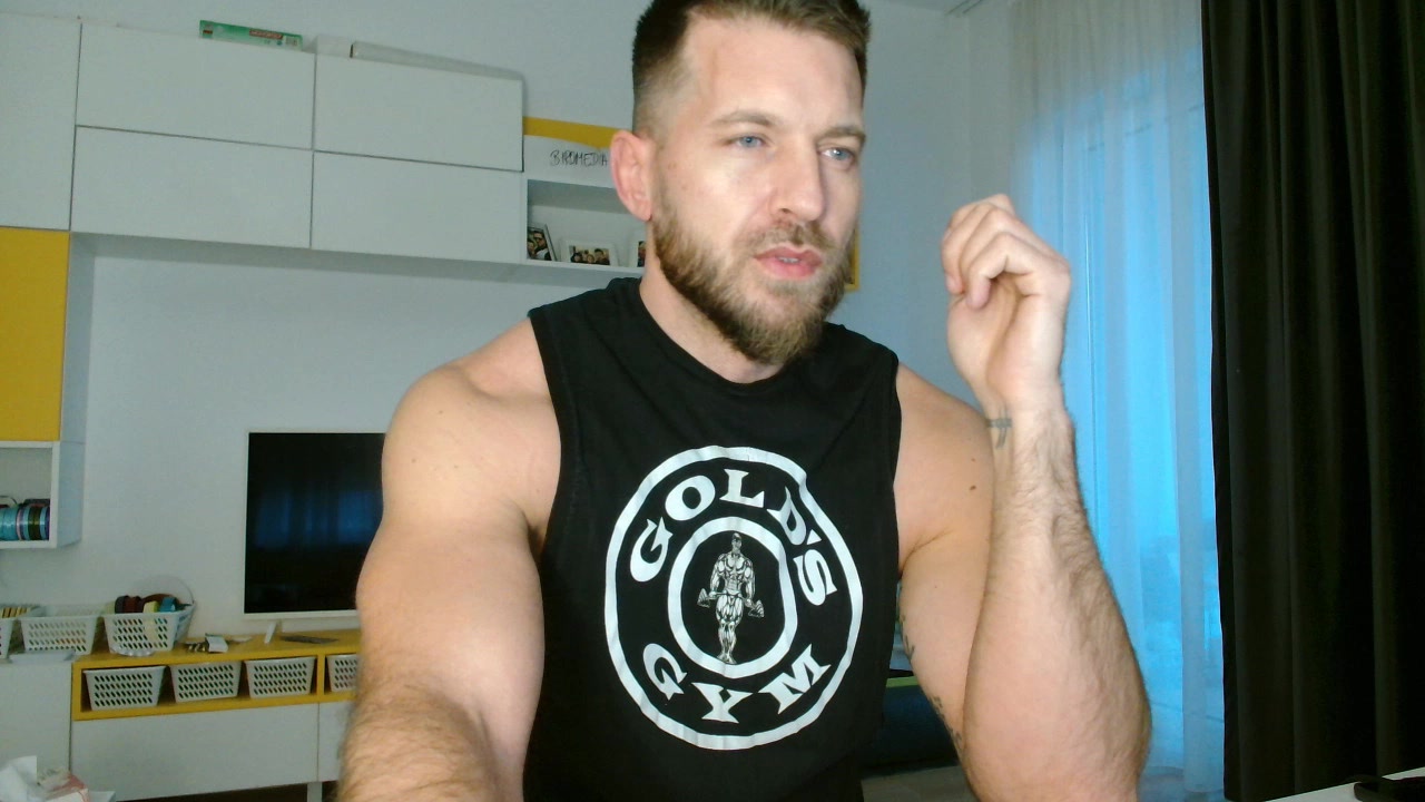 Model - Hadess_Fit hairy