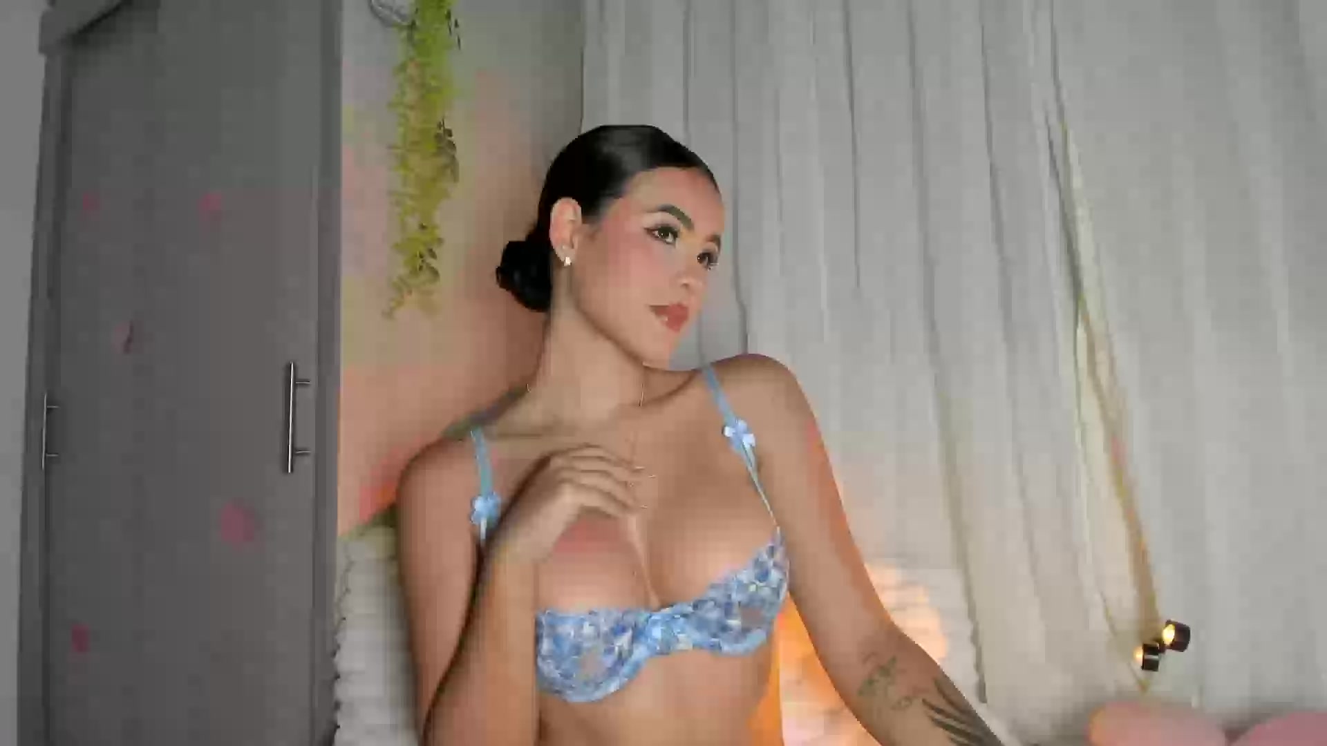 Model - IsabellaRoos striptease