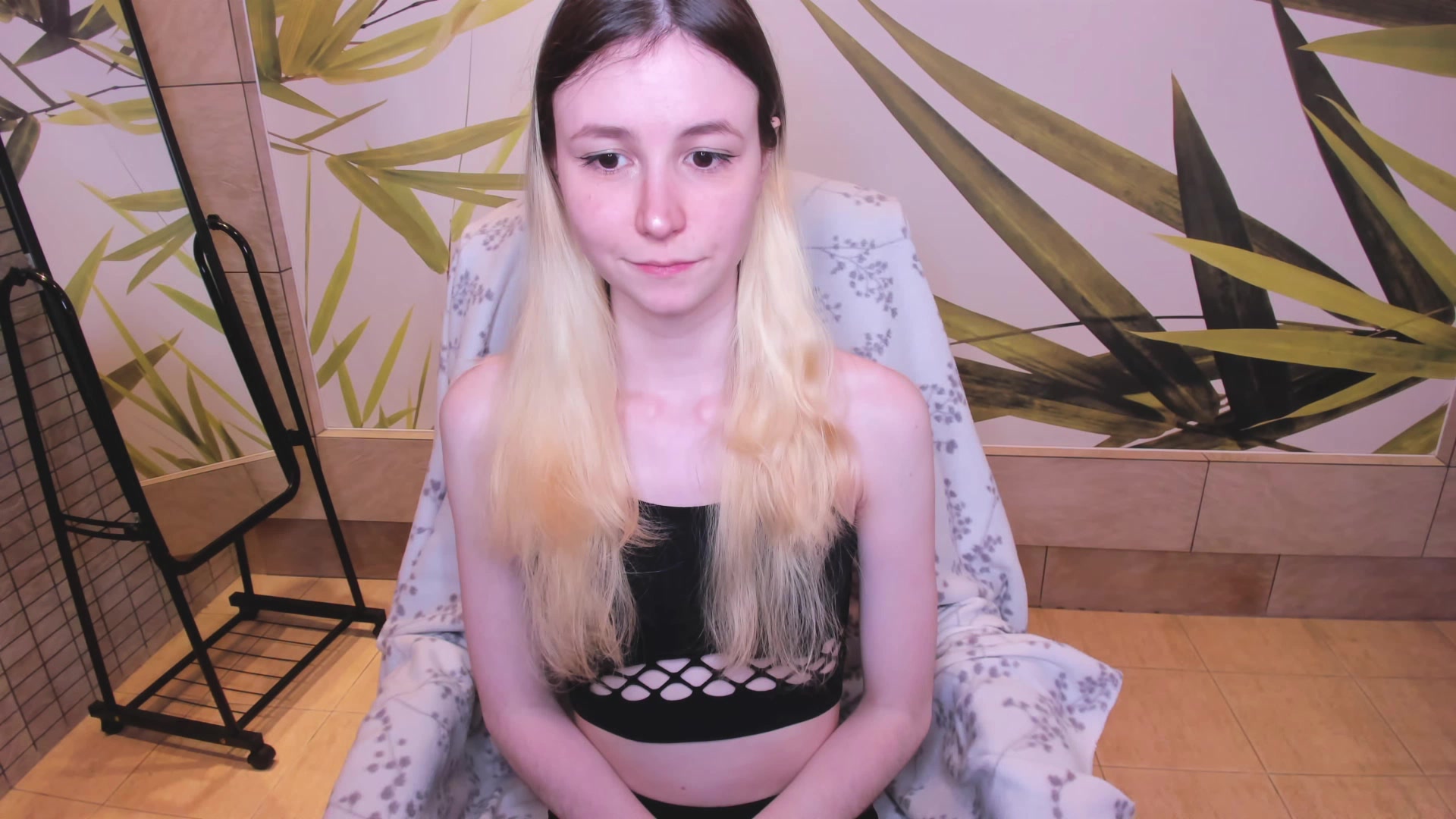 Model - FlexiMona petite