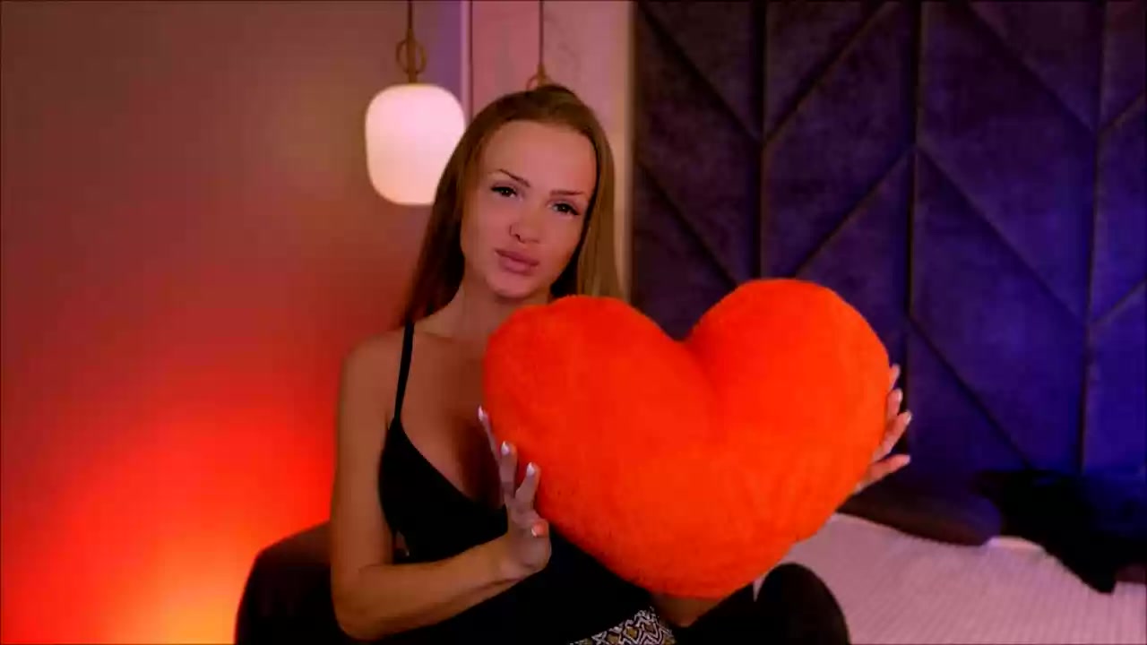 Model - Jessica bigtits