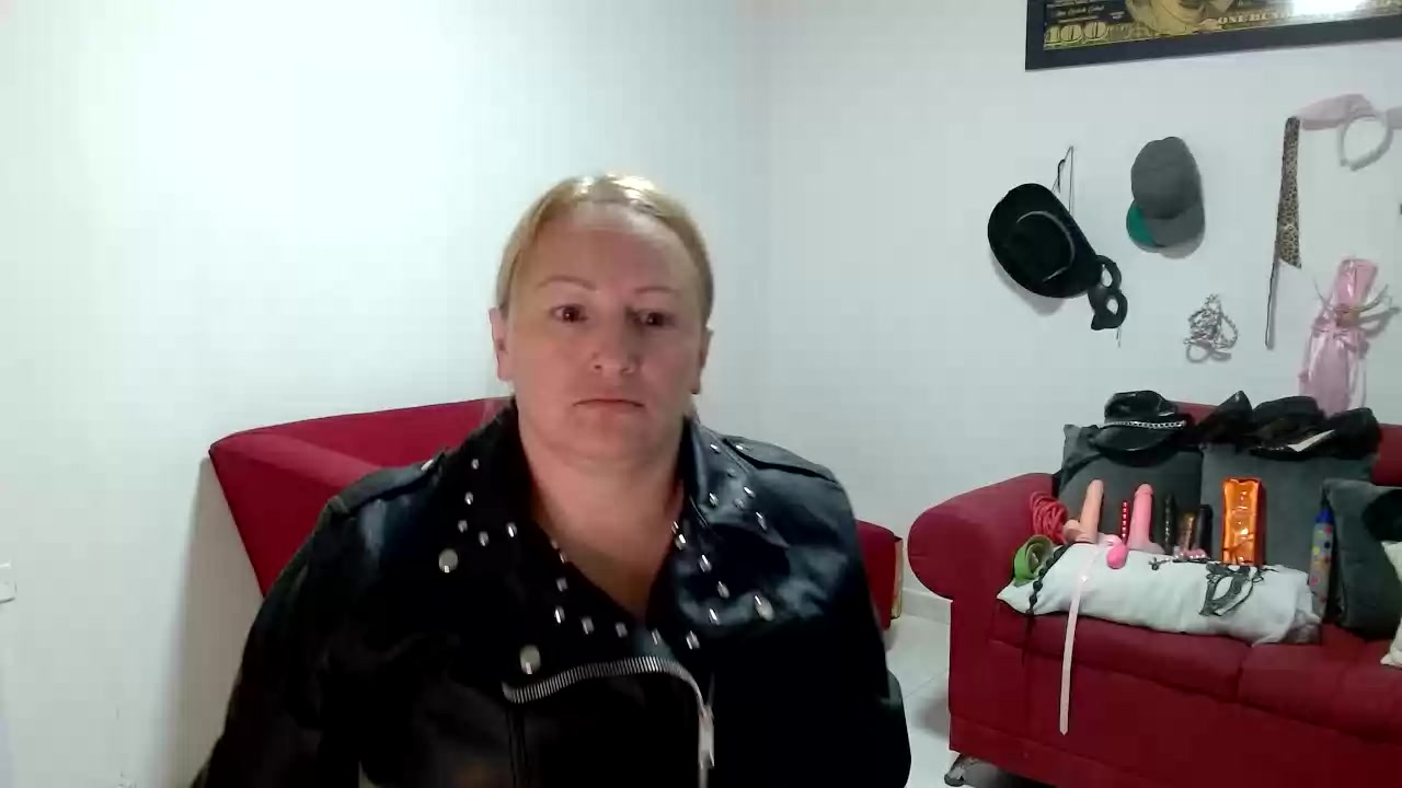 Model - Emperatriz anal