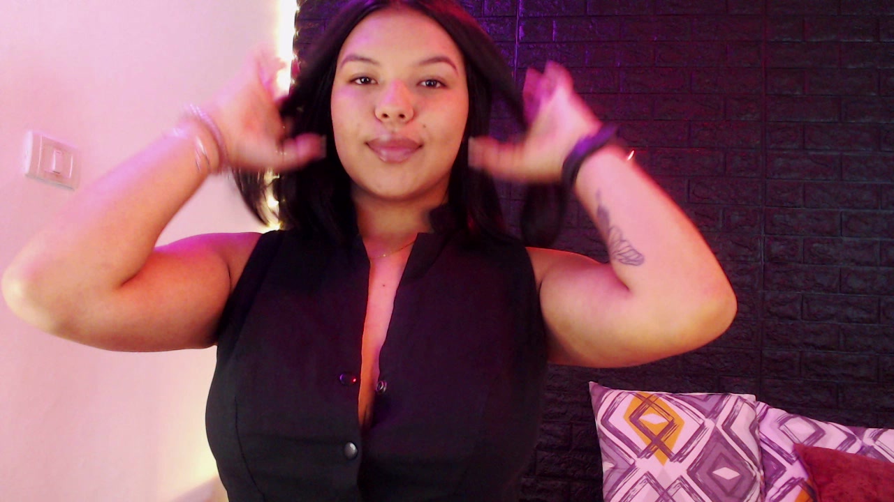 Model - Lizzy Bush boobs