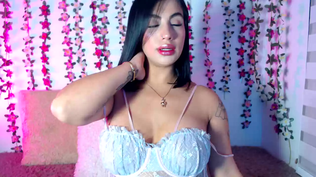 Model - DakotaEvans Dildo