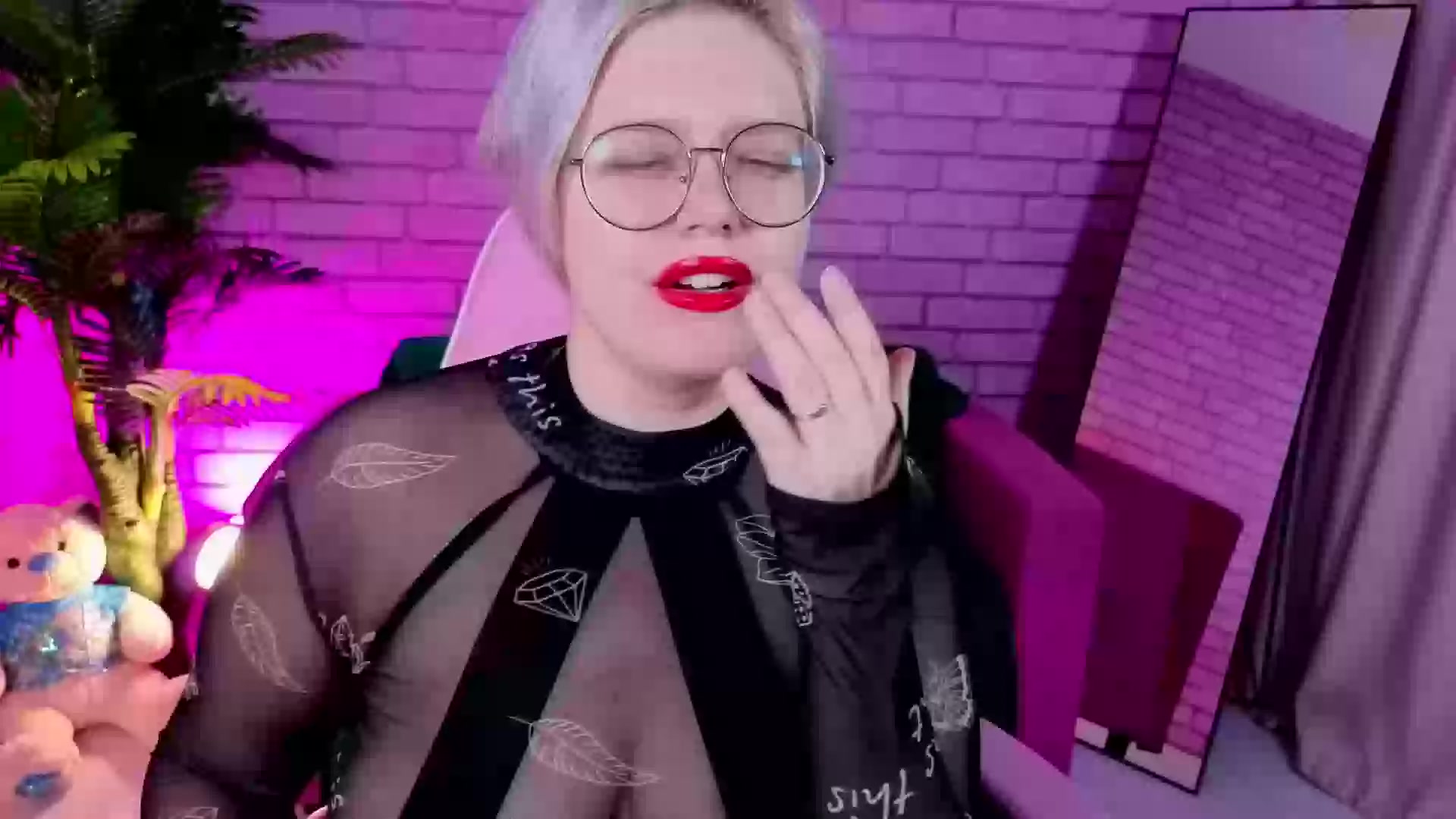 Model - Monica deepthroat