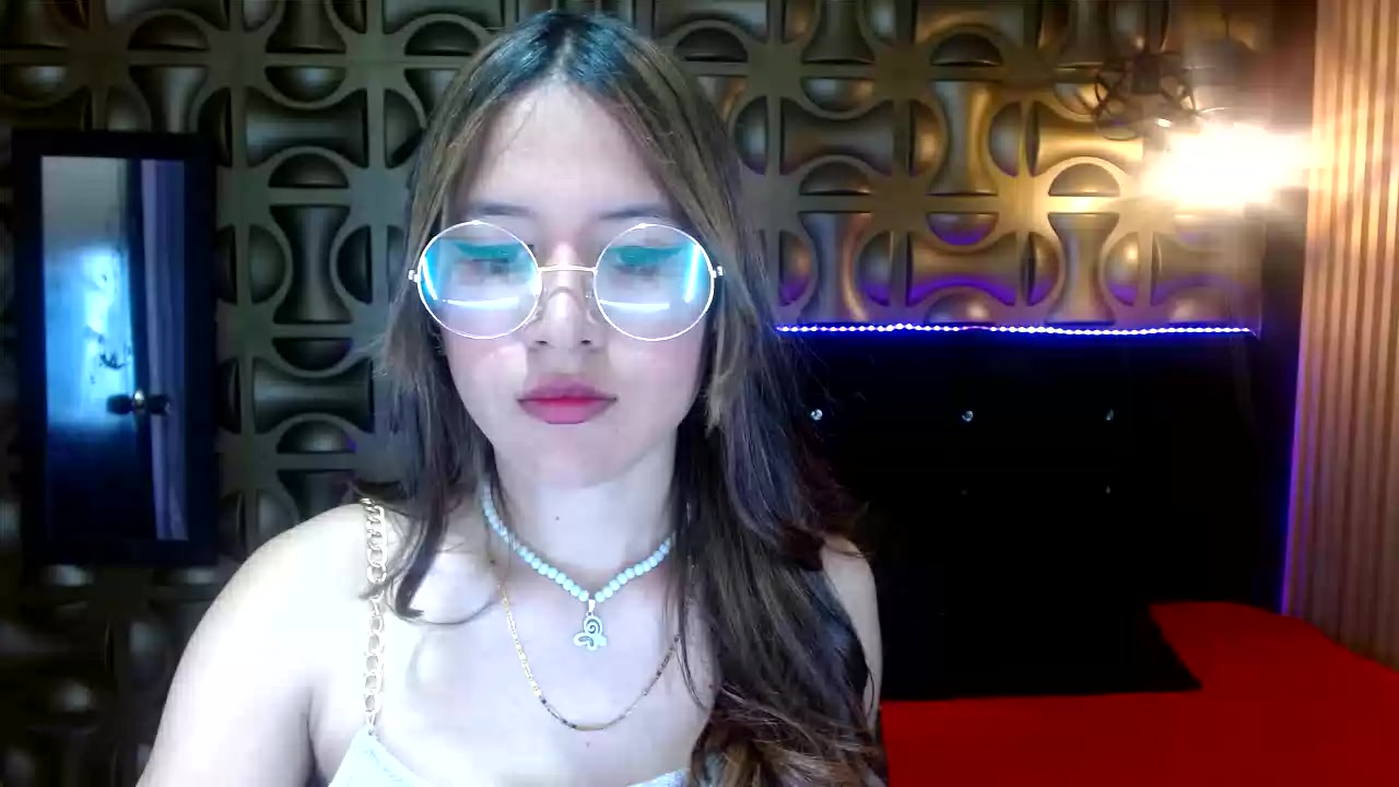 Model - Tini deepthroat