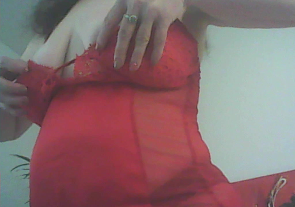 Model - BustyHotMom curvy