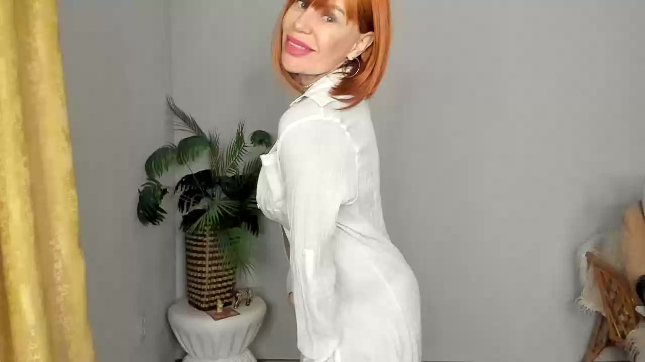 Model - ZlataRed ass