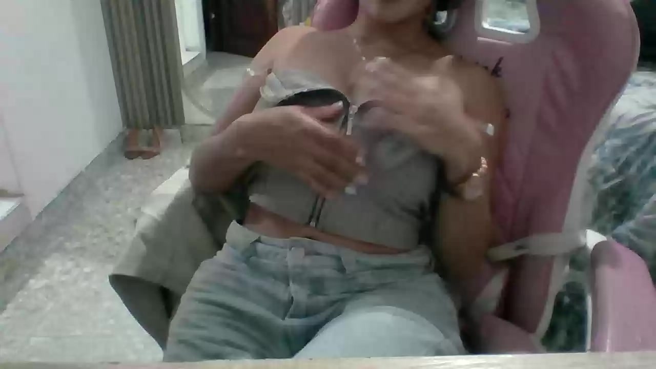 Model - maiya.val curvy