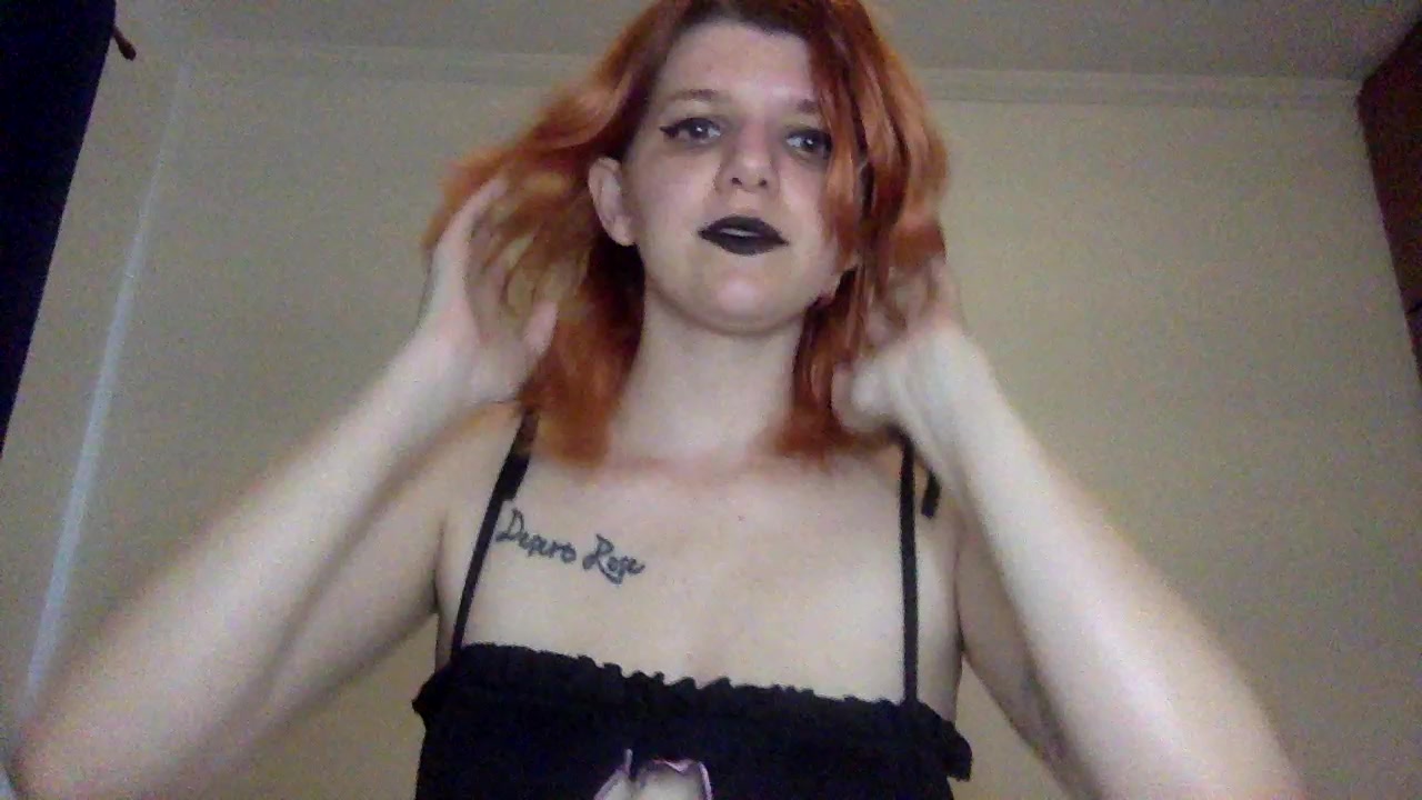 Model - Violet squirt