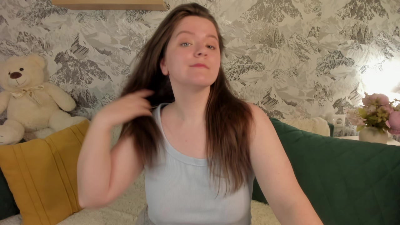 Model - Lili bigtits