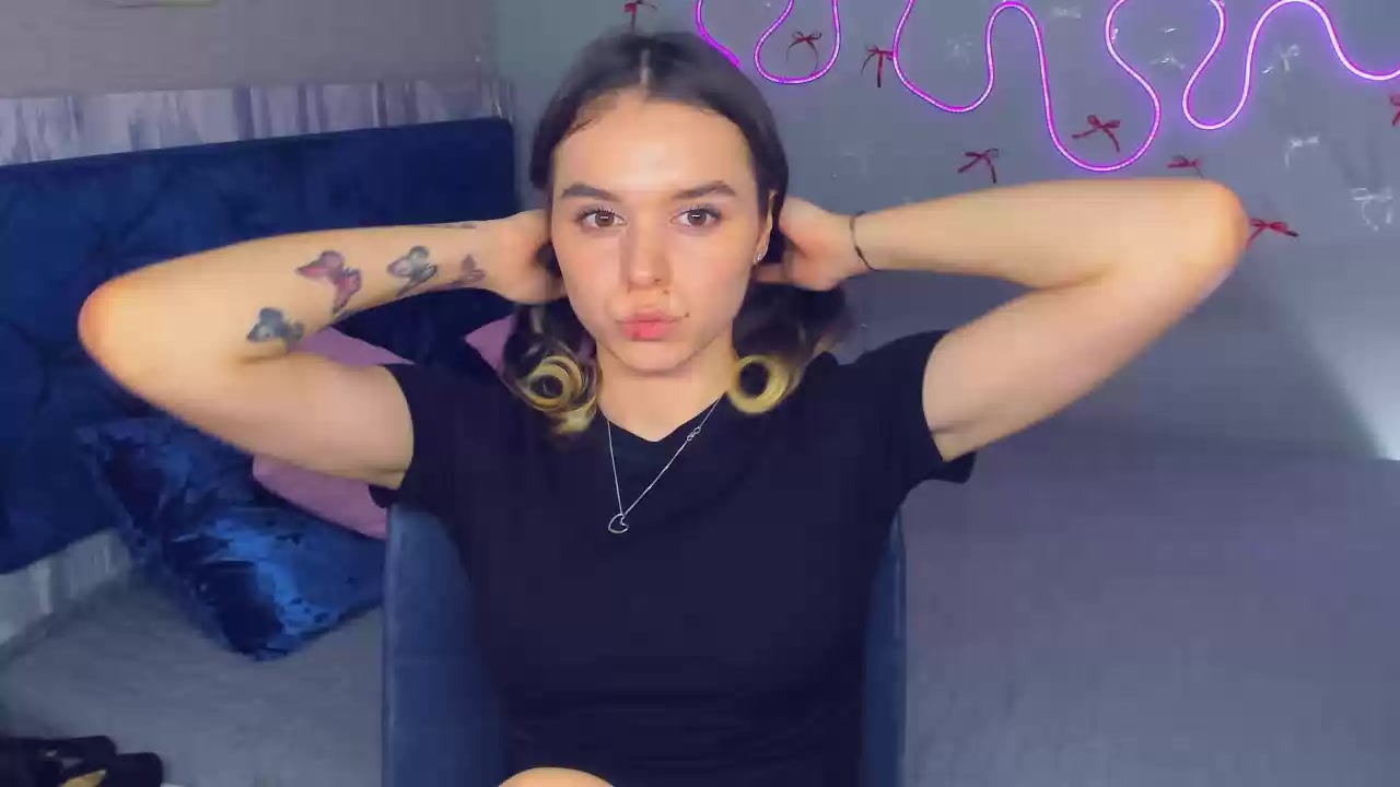 Model - EmelyHoward striptease