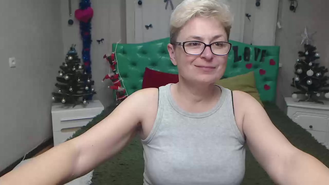 Model - EmiliaGree bigtits