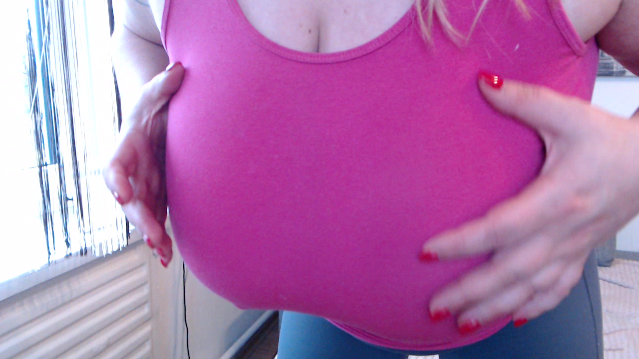 Model - MaraBoobs blowjob