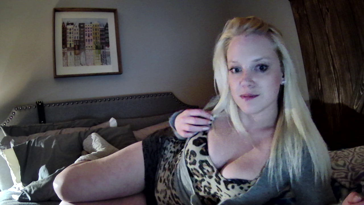 Model - IMShanaSwanz curvy