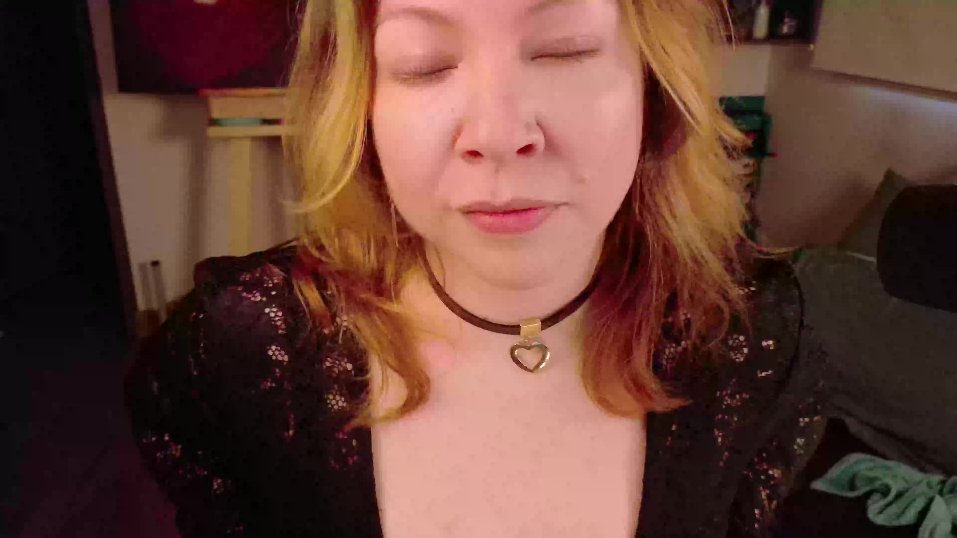 Model - GoddessKrystal latex