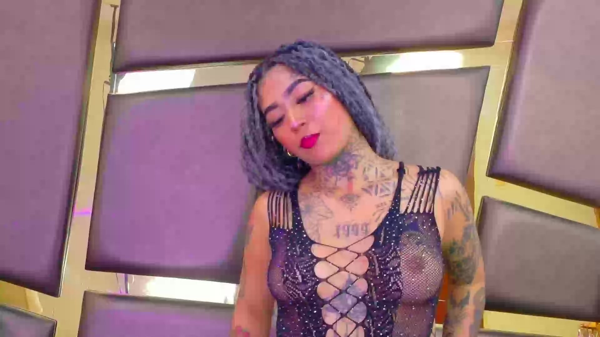 Model - EmilieLake JOI