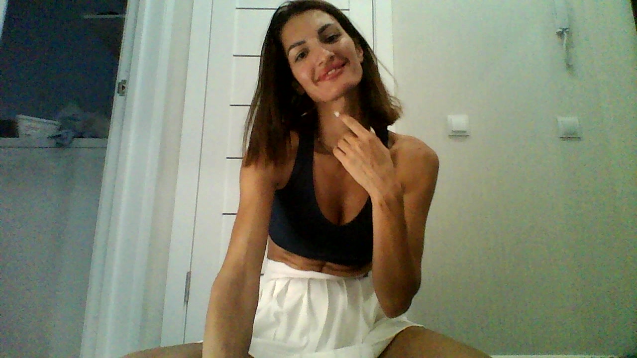 Model - Eva brunette