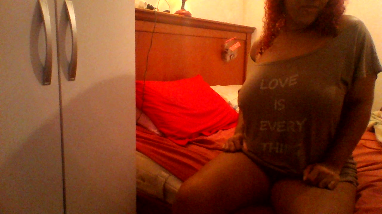 Model - Sarah RedCurls cute