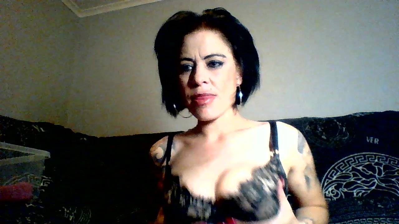 Model - Wild_milf_roxy squirter